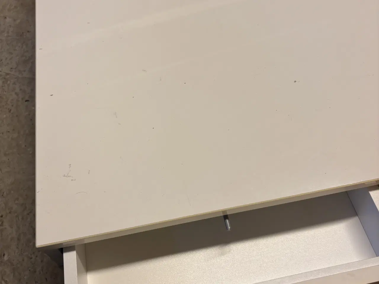 Billede 2 - Hvid sofabord 