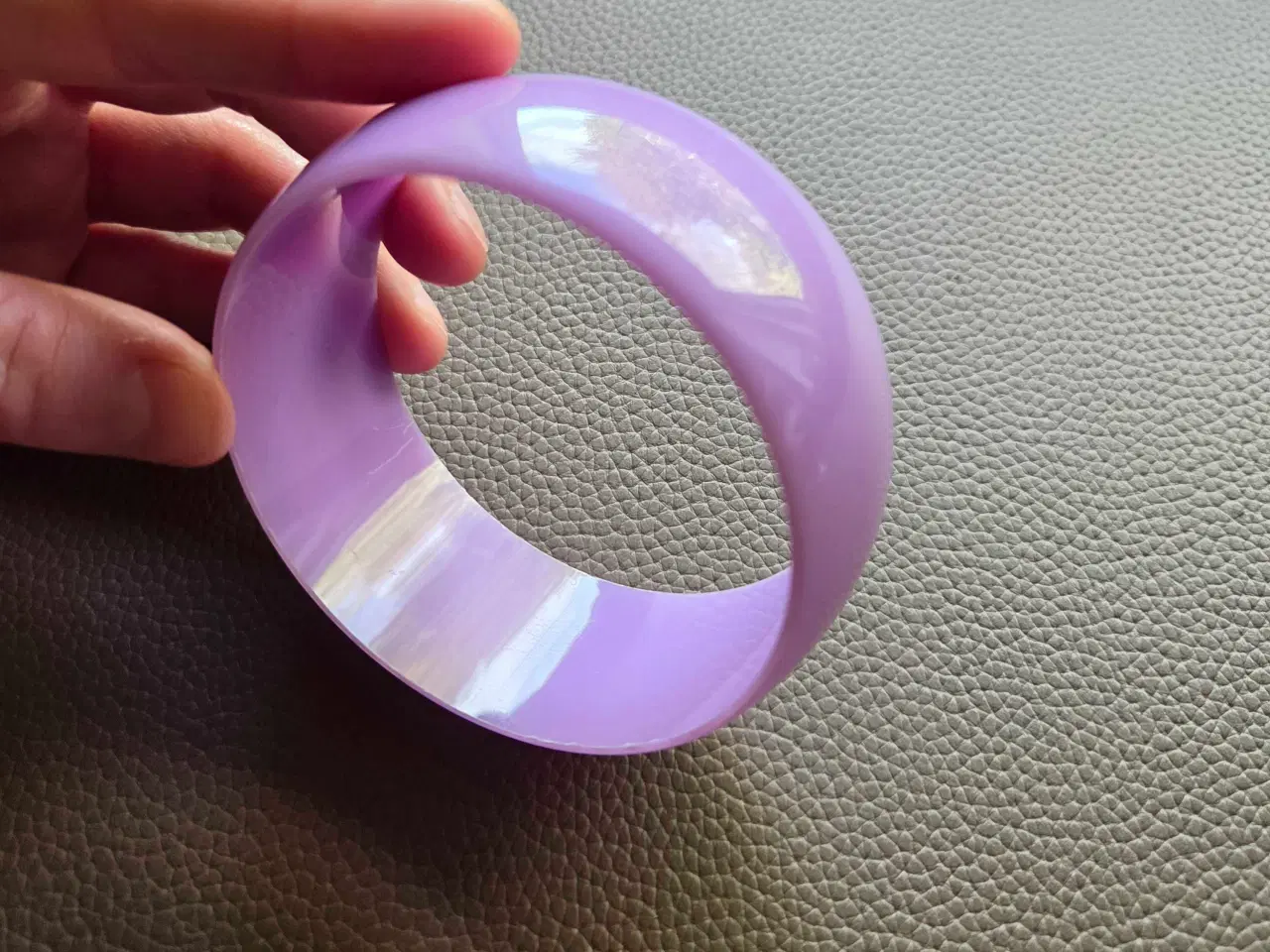 Billede 4 - Lyselilla akryl armbånd