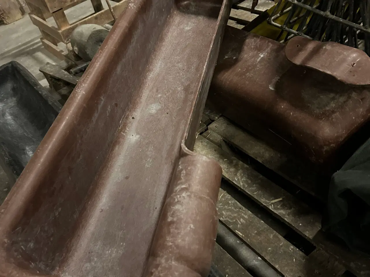 Billede 3 - Div Foder trug, hegn rulle og redskaner