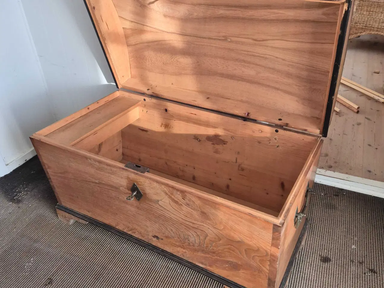 Billede 2 - Gammel dragkiste.