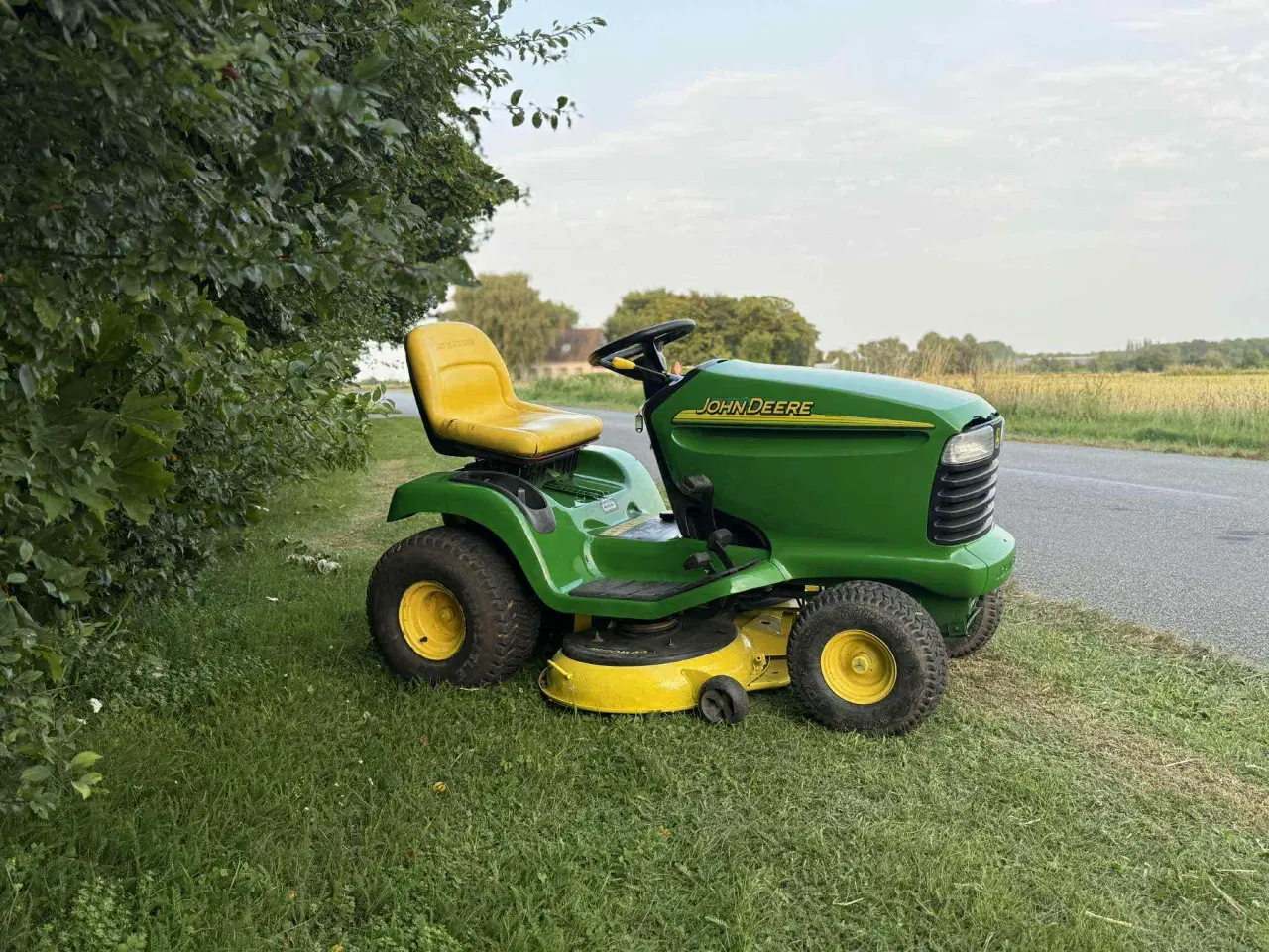 Billede 3 - John Deere LT170 – 16 hk V-Twin havetraktor (2005)