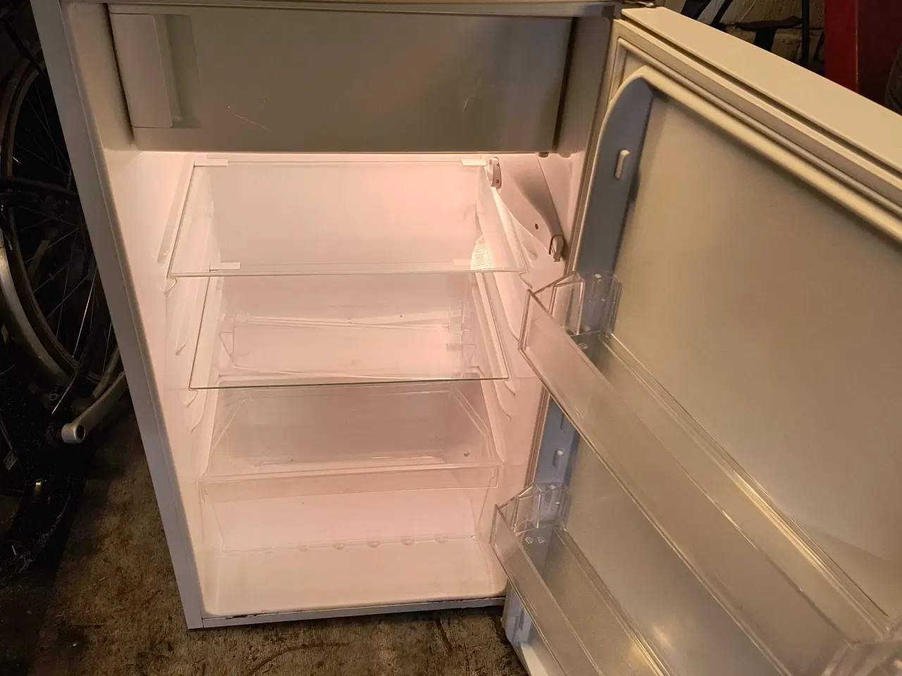 Billede 1 - Kvalitets køle/fryse 2 år gl 