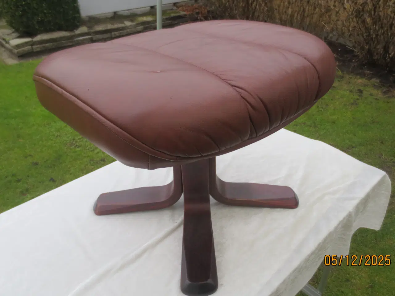 Billede 2 - 1 stk Fodskammel med Brunt læder