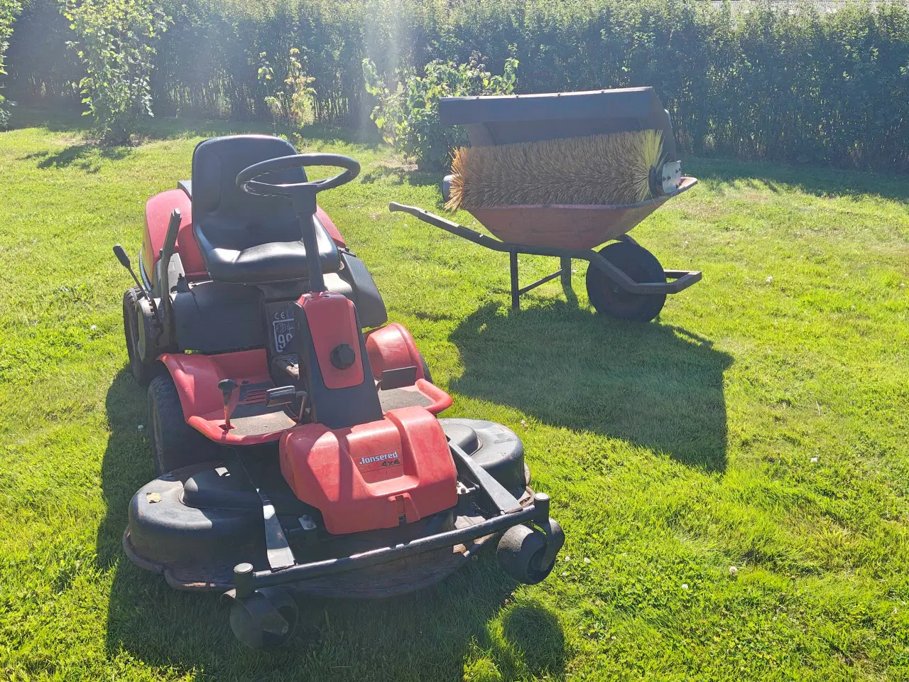 Billede 2 - Jonsered FR2218 4X4 med kost