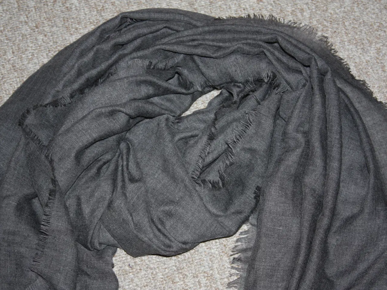 Billede 2 - Grå Tørklæde 190 cm x 125 cm