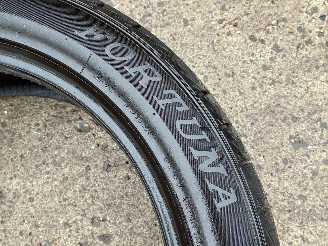 Billede 2 - 2. stk. næsten nye 20" vinterdæk