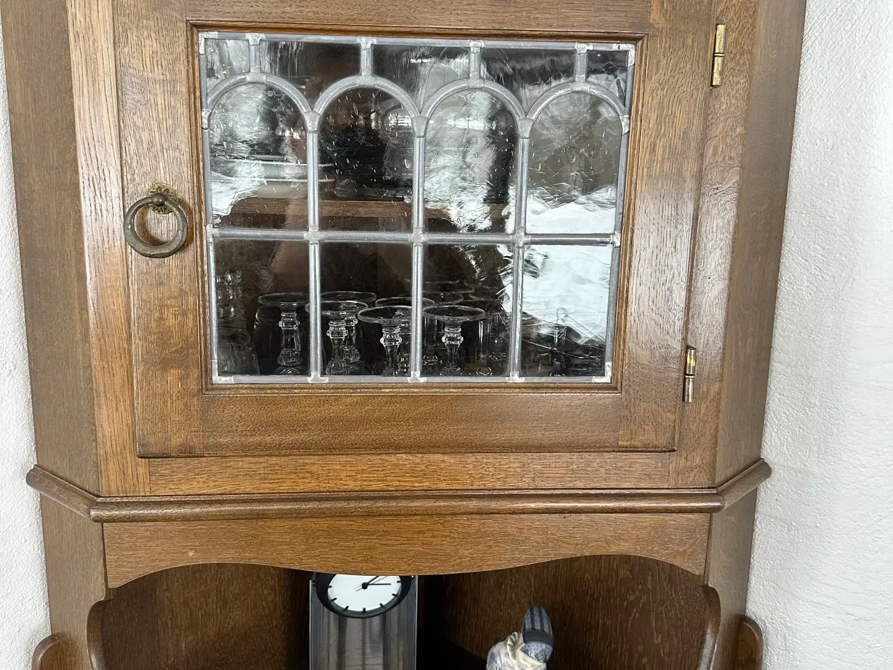 Billede 3 - Hjørneskab med farvet glas