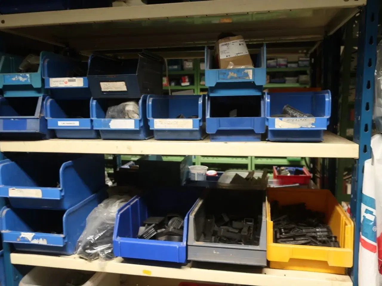 Billede 7 - 3 fag reoler inkl. indhold (se billeder)