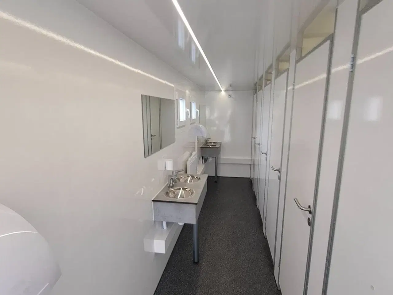 Billede 12 - Type 660: Toiletvogn med 8 toiletter