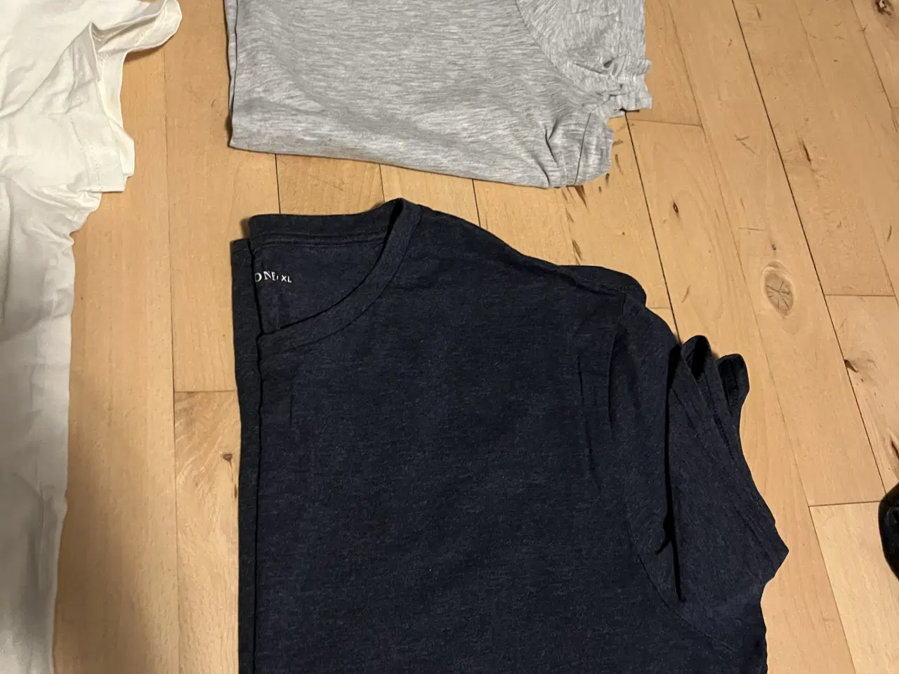 Billede 5 - 8 t shirt ( 5 i xl og 3 i L 