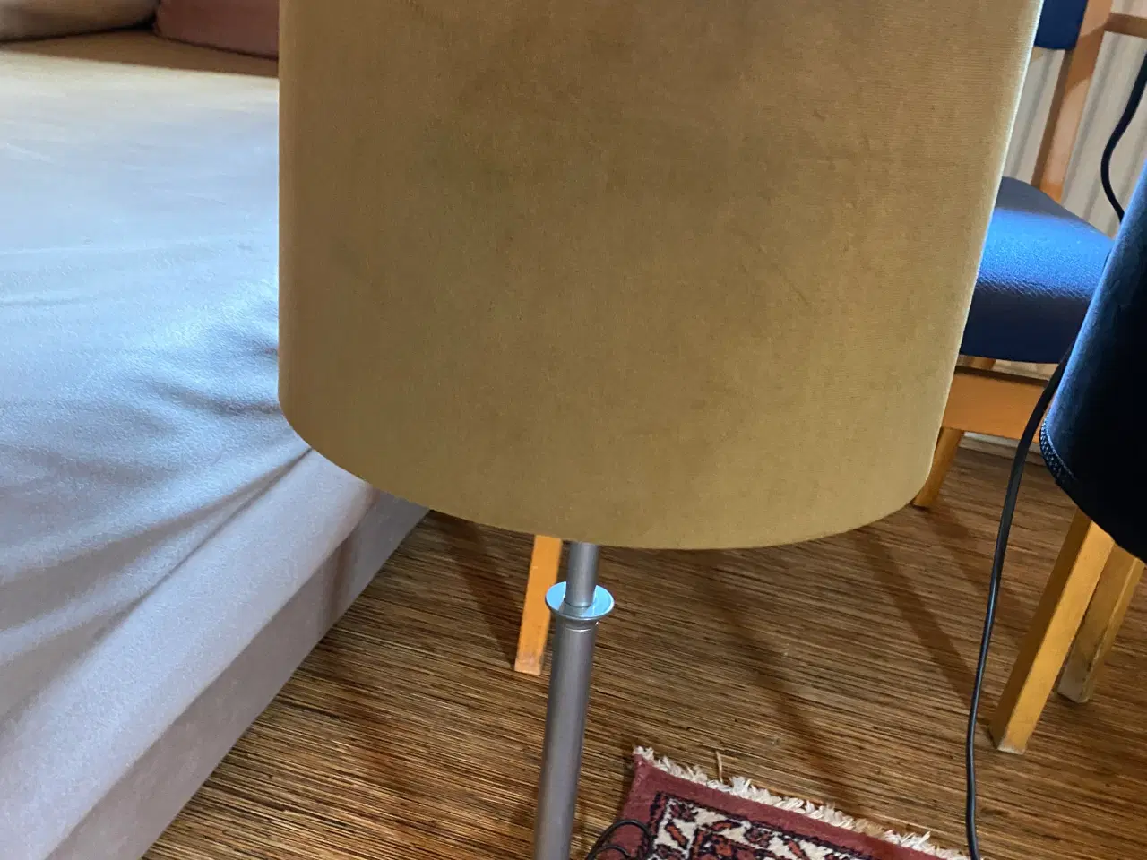 Billede 1 - Lamper en med lys og en med sort skærm
