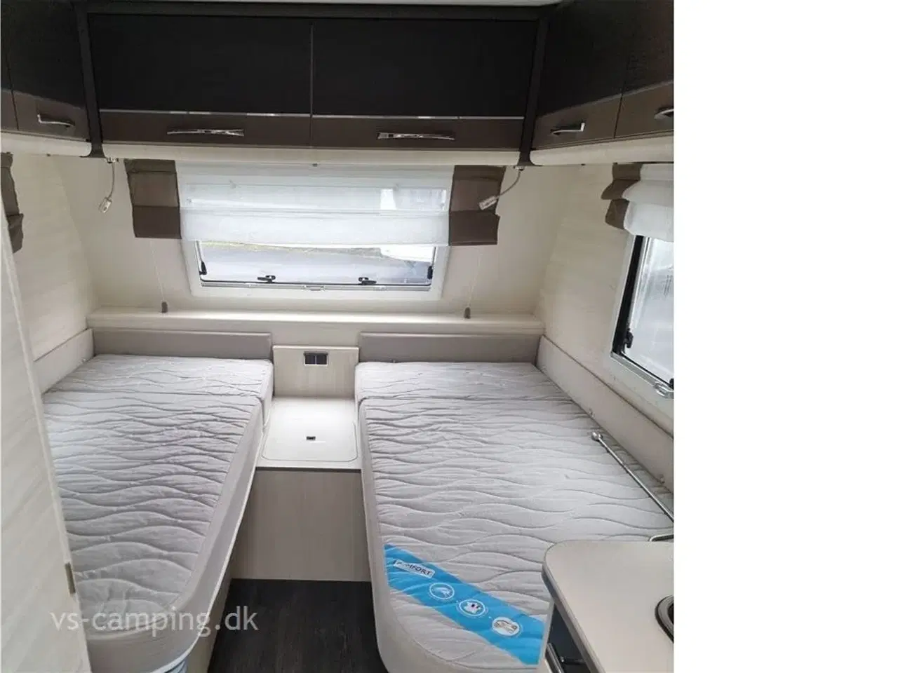 Billede 4 - 2020 - Caravelair Artica 492   ATTRAKTIV CAMPINGVOGN MED ENKELTSENGE OG MASSER AF OPBEVARINGSPLADS