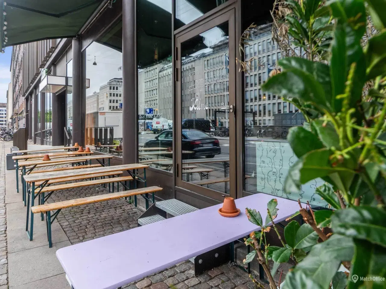 Billede 9 - Kreativt kontormiljø med højt til loftet og adgang til fælles personalerestaurant og café