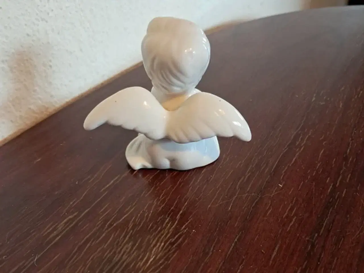 Billede 3 - Engel i siddende positur