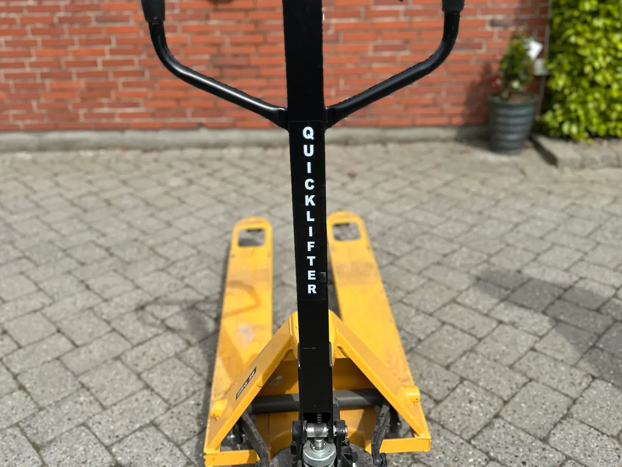 Billede 2 - Palle løfter 
