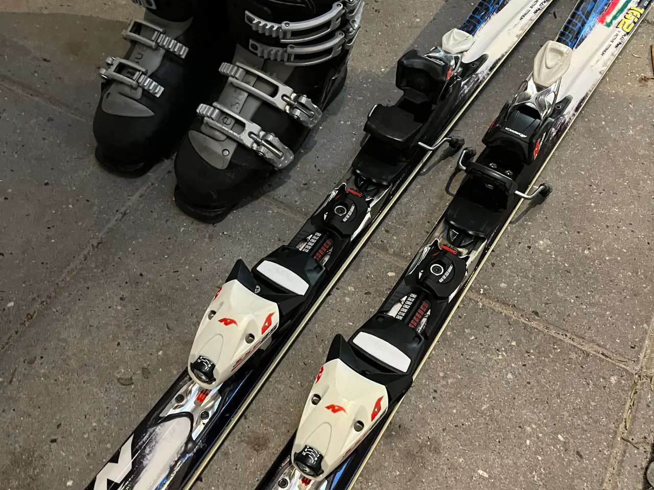 Billede 2 - Ski 160 cm og støvler