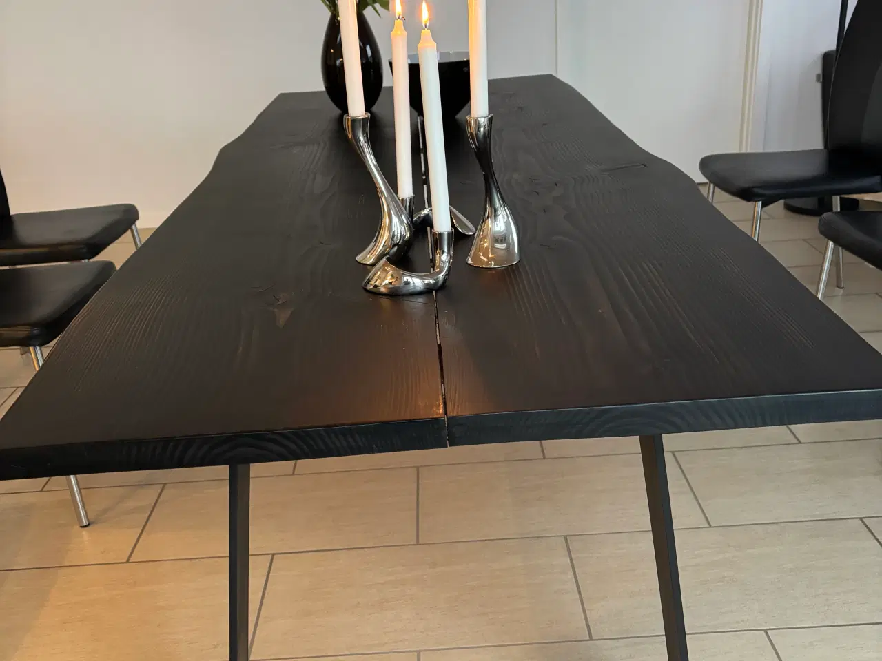 Billede 5 - Hesselholm plankebord med 6 stole