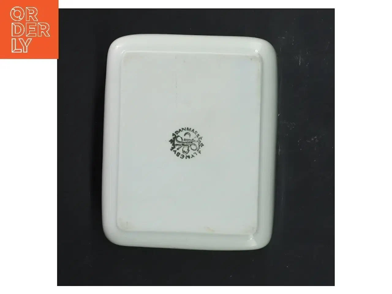 Billede 5 - Porcelænsæske med grøntsagsmotiv fra Lyngby (str. 11,5x9x6,5 cm)