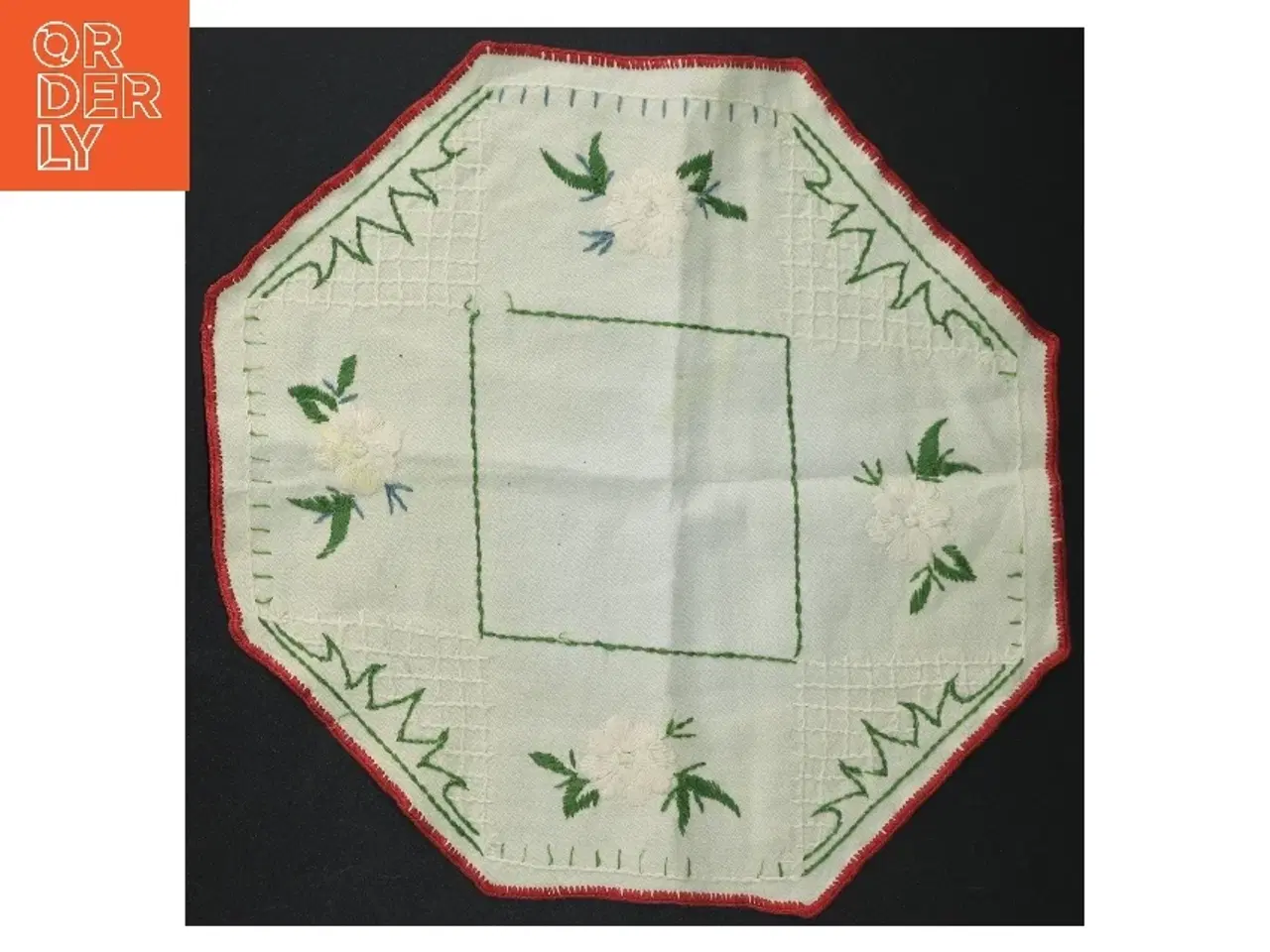 Billede 3 - Broderet lysedug (str. 27 x 27 cm)