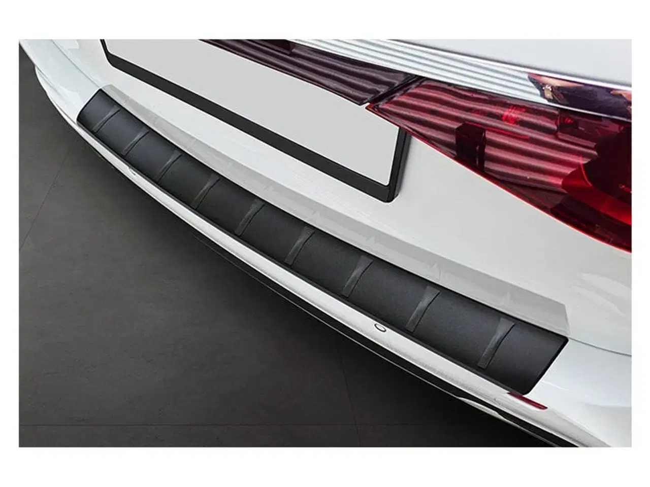 Billede 1 - Læssekantbeskytter E Klasse S214 St. car 2023- Matsort