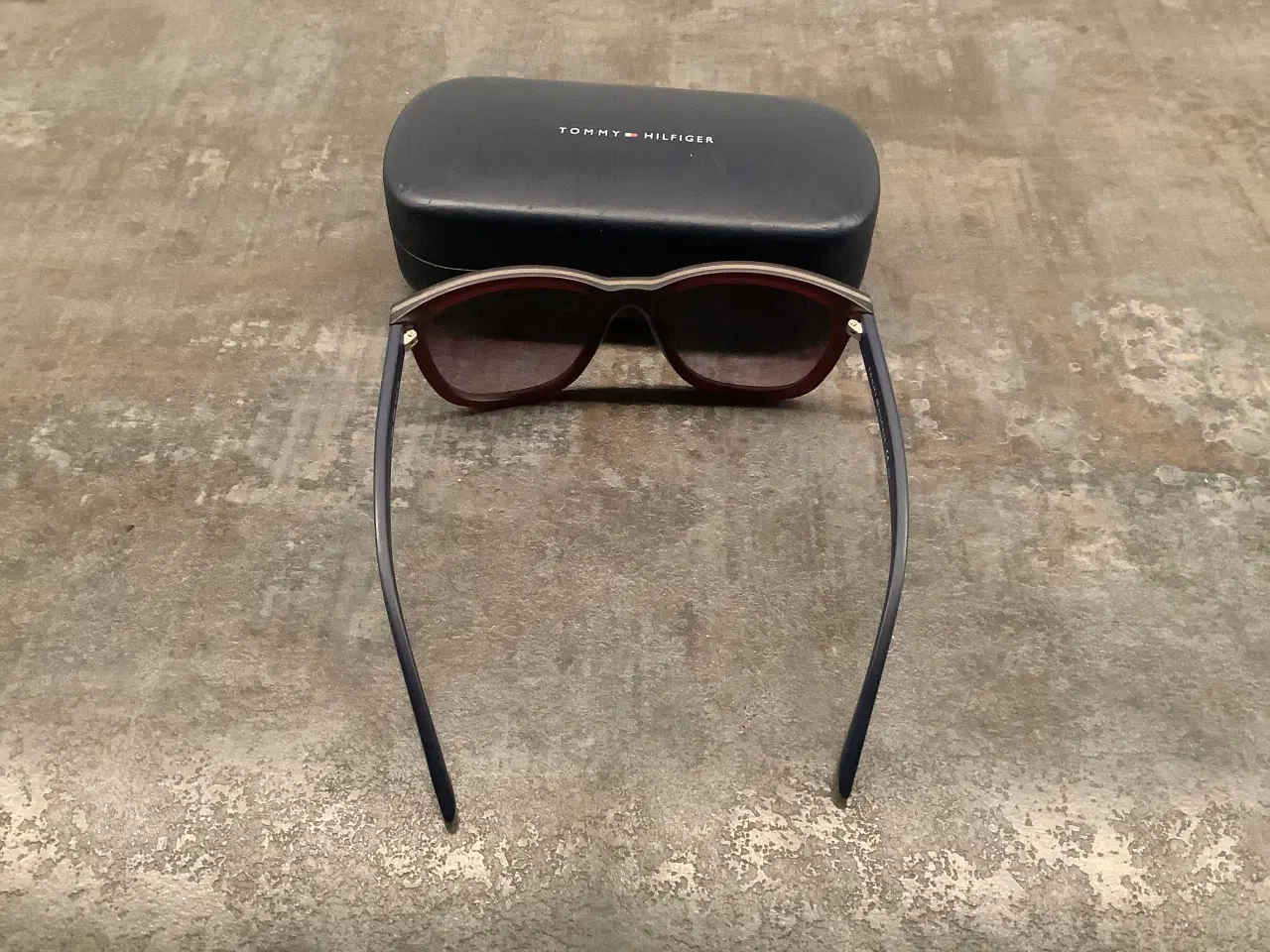 Billede 2 - Solbrille- Tommy Hilfinger model 1285