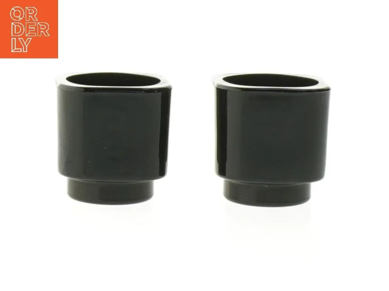 Billede 1 - To sorte vintage æggebægre i glas fra Italien (str. 5x5,5 cm)