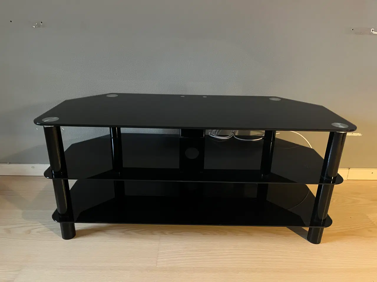 Billede 1 - TV bord i sort glas. 