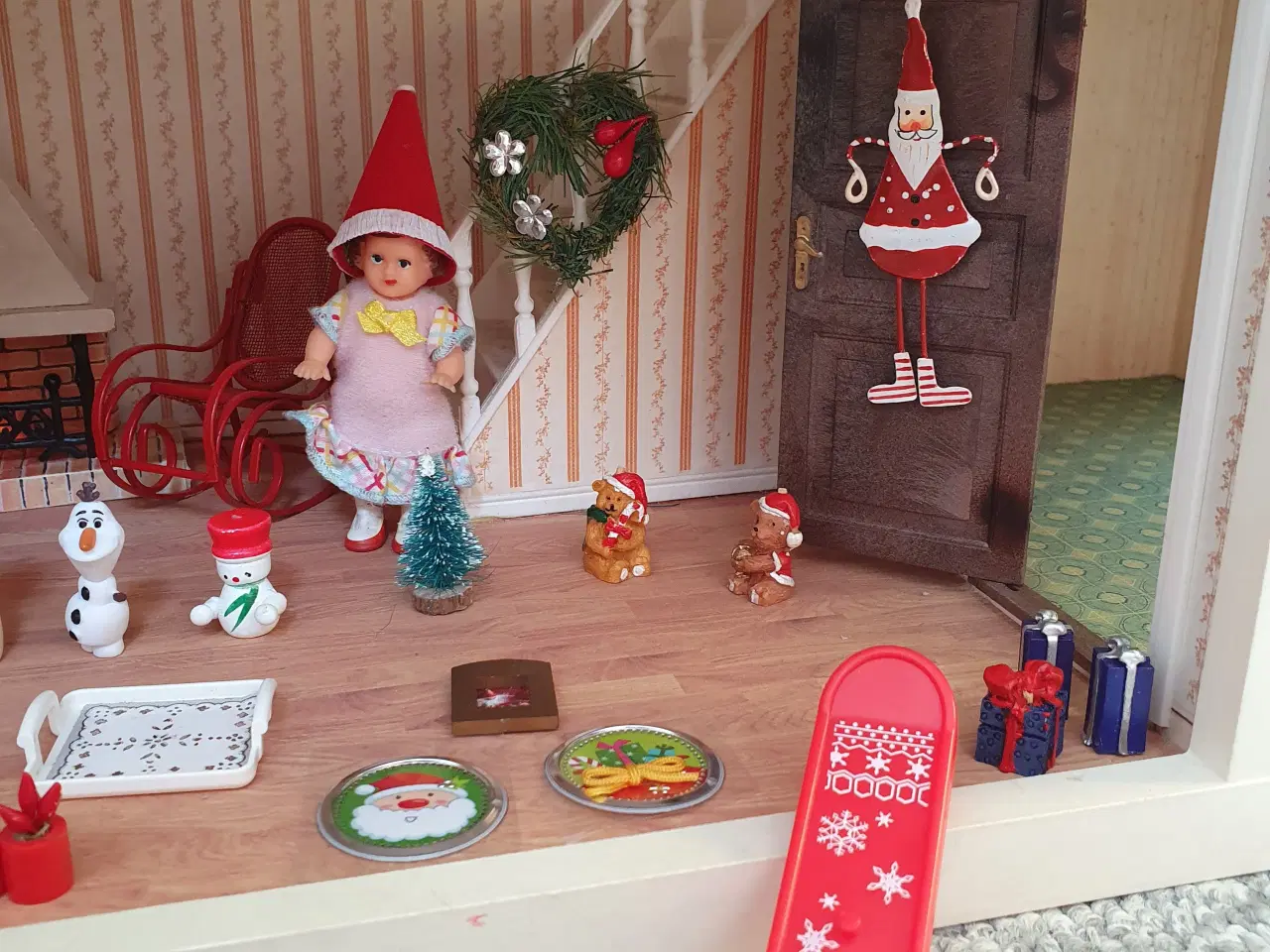 Billede 4 - Julepynt dukkehus 