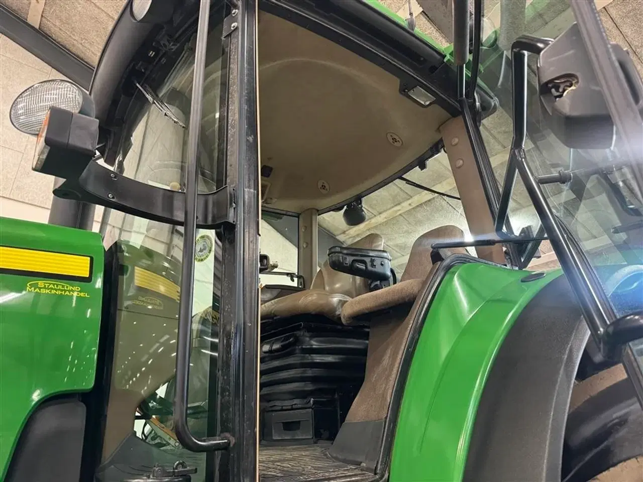 Billede 12 - John Deere 8530 Autopower Monteret med luft, frontlift og står på nye dæk.