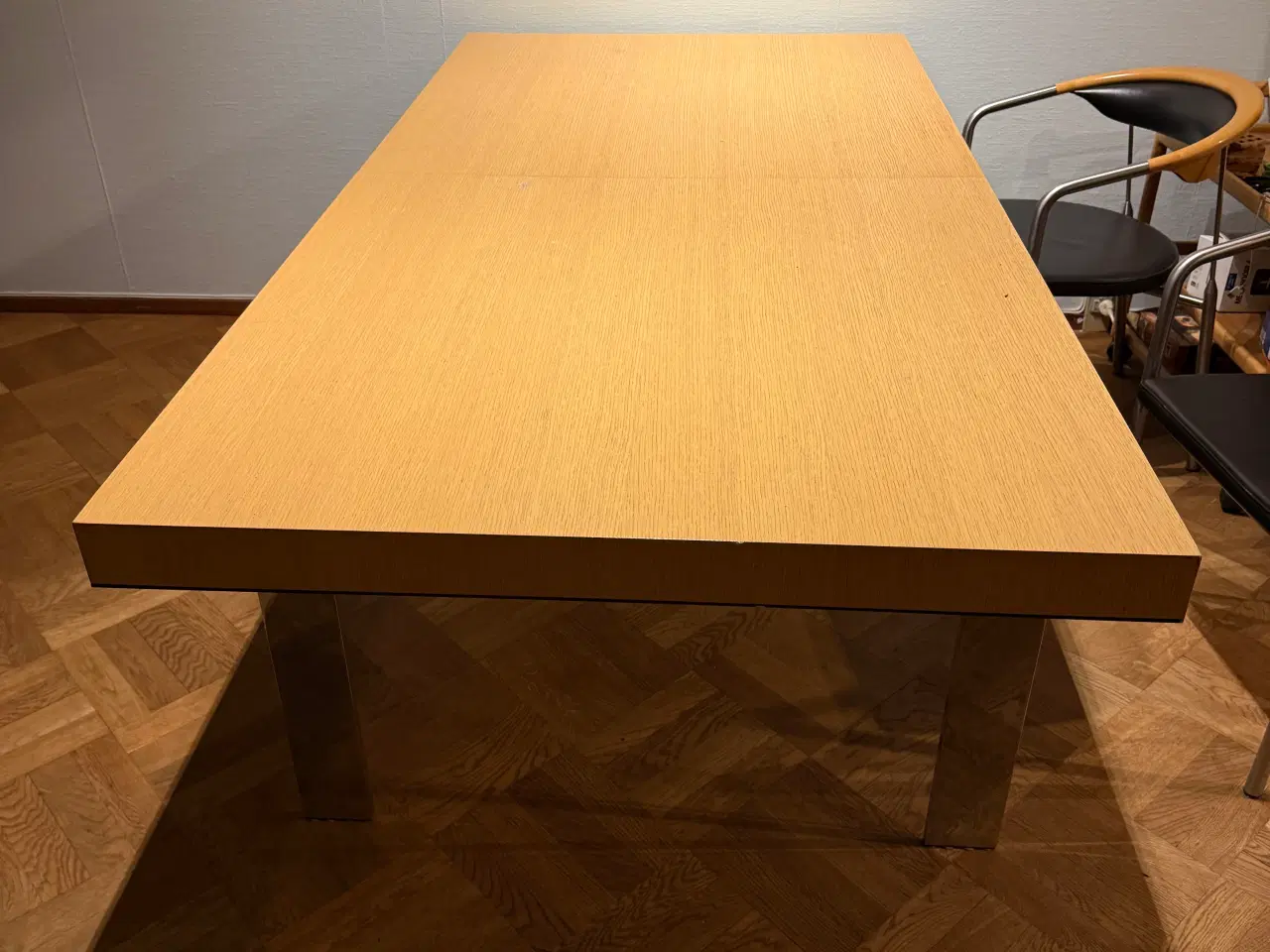 Billede 1 - Virkelig fedt solidt bord med udtræk Gives væk