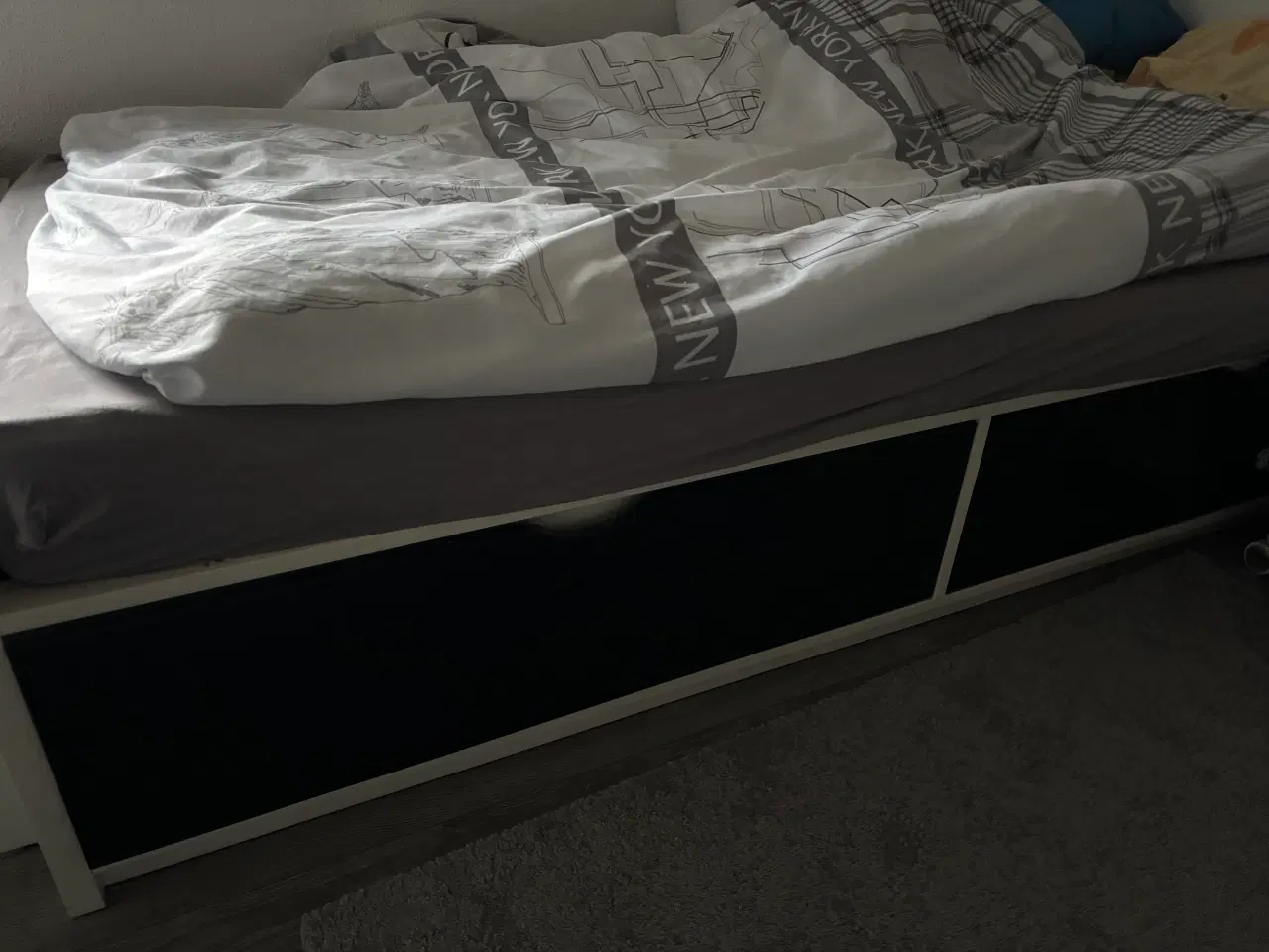 Billede 1 - Fin seng med god madras