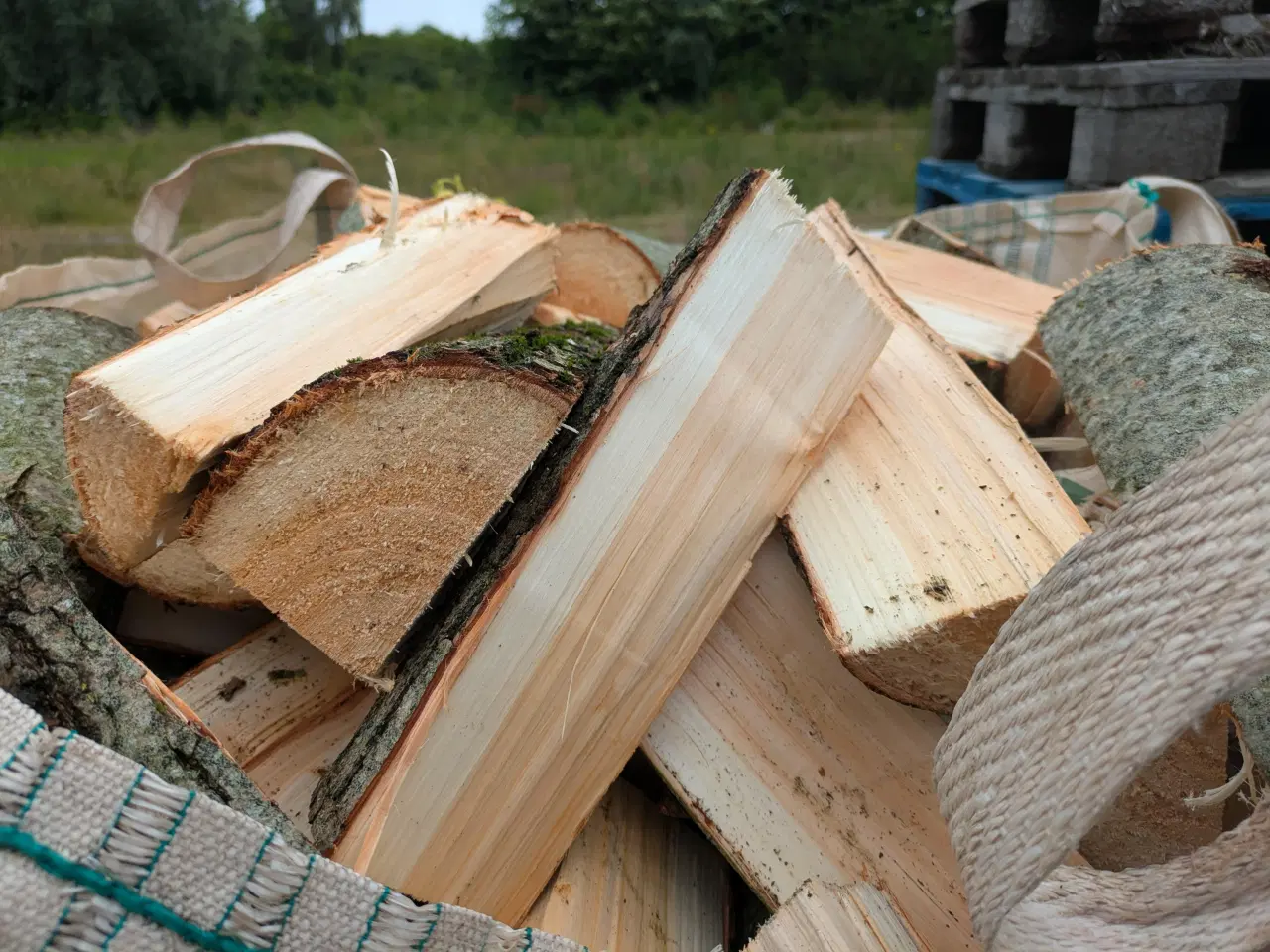 Billede 2 - LØVTRÆSBRÆNDE TIL SOMMERTILBUD