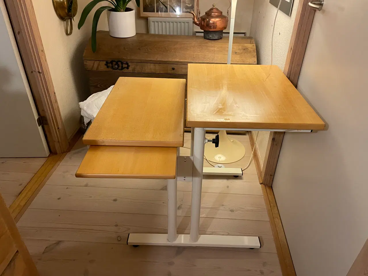 Billede 2 - Computerbord i stål og lakeret bøg