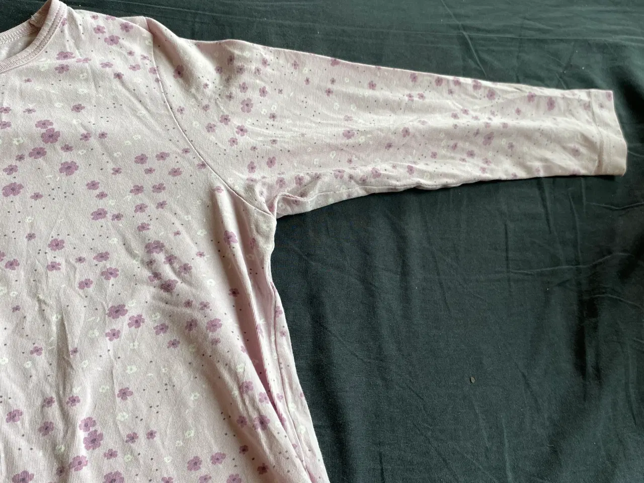 Billede 4 - Natbluse i lyserød med blomster 