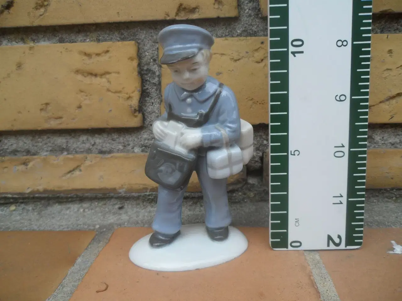 Billede 1 - Postbud Postmand Dreng figur post