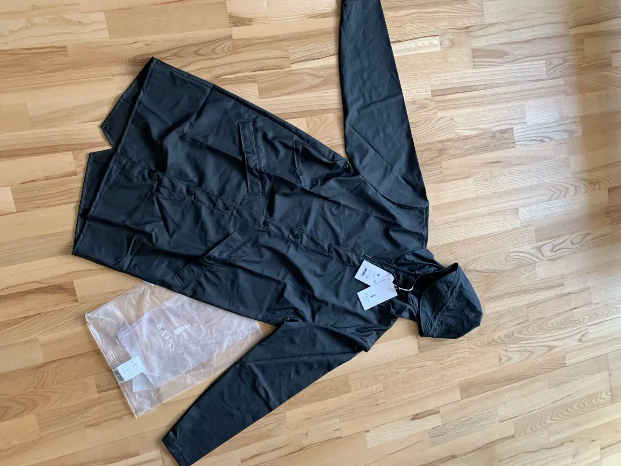 Billede 3 - RAINS long jacket Black - regnfrakke i str. xs/s