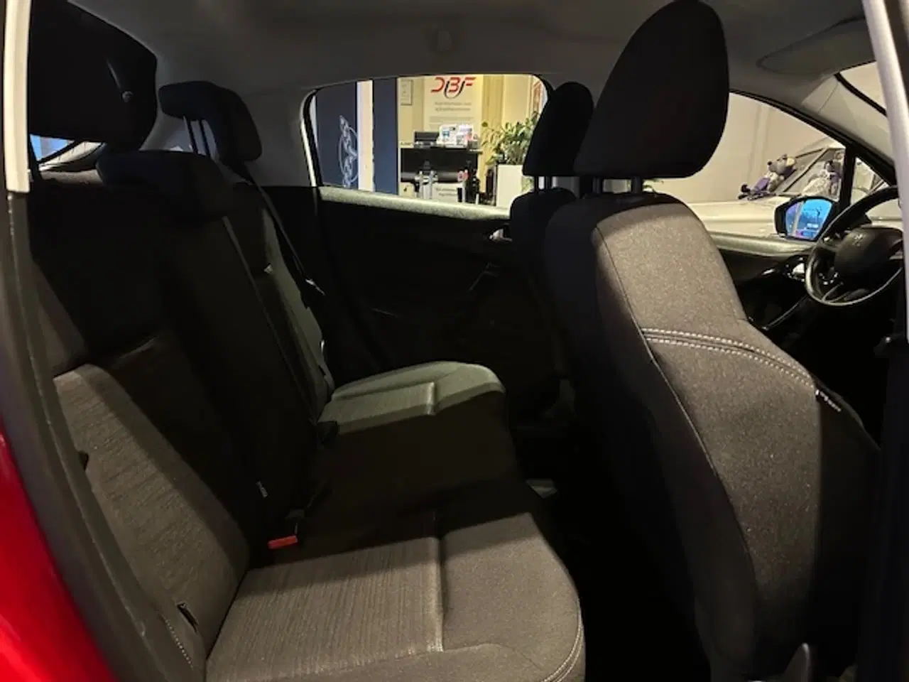 Billede 19 - 208 med fuld service.