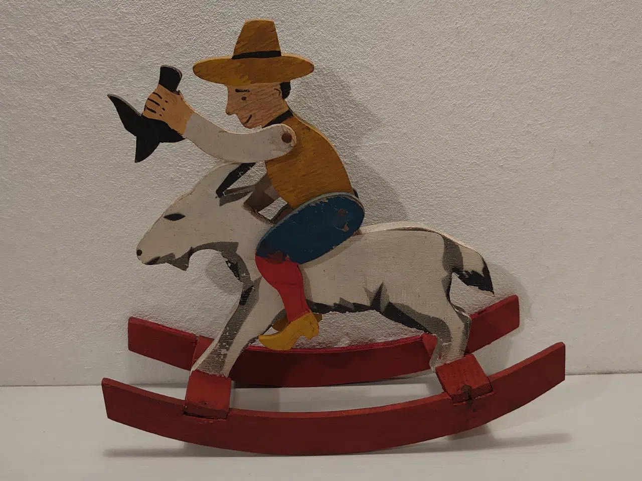 Billede 1 - Gammel Klods Hans gyngehest i træ. L.23cm. Ca.1950