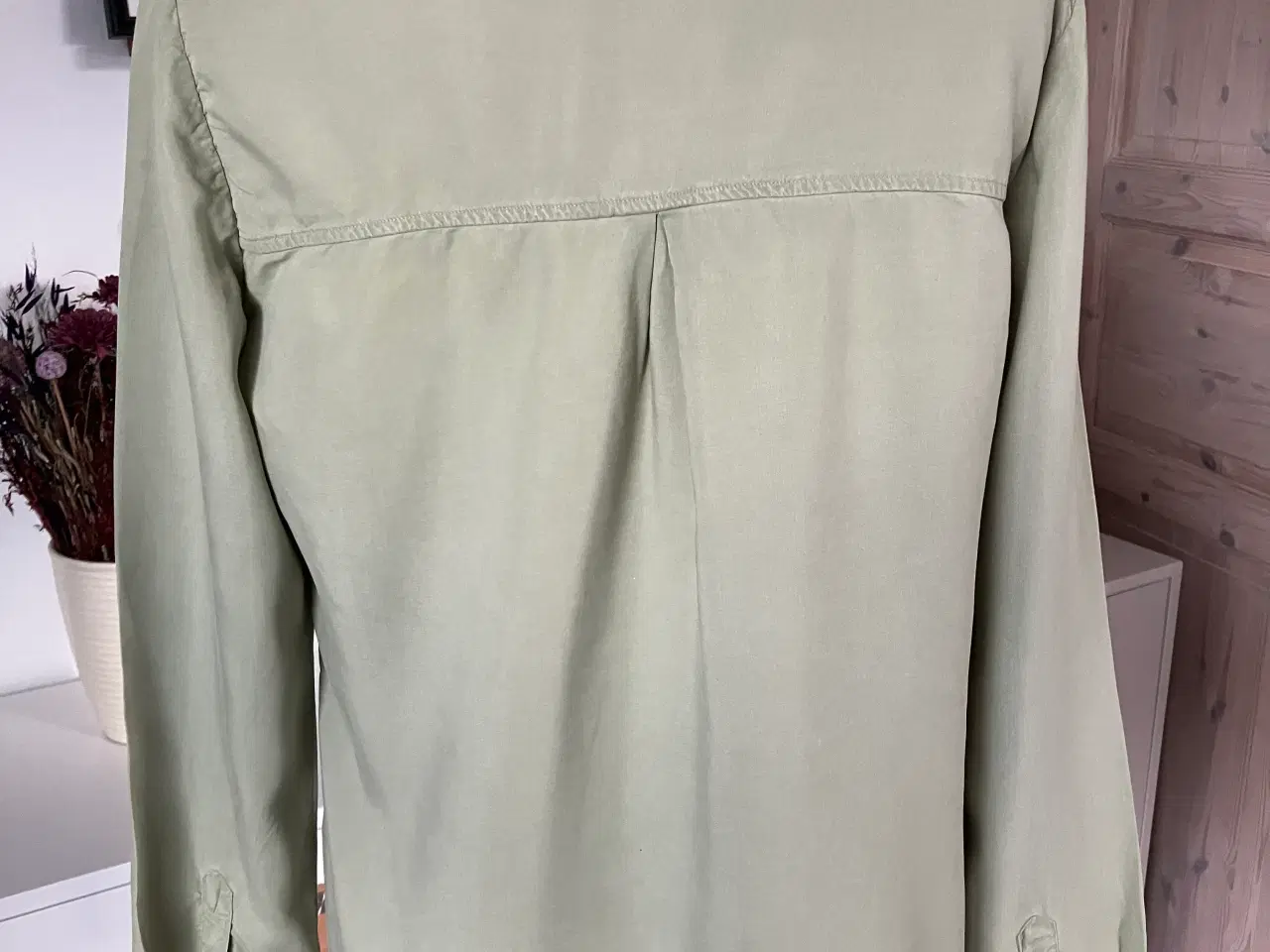Billede 3 - Lysegrøn skjorte fra Massimo Dutti, str. 38