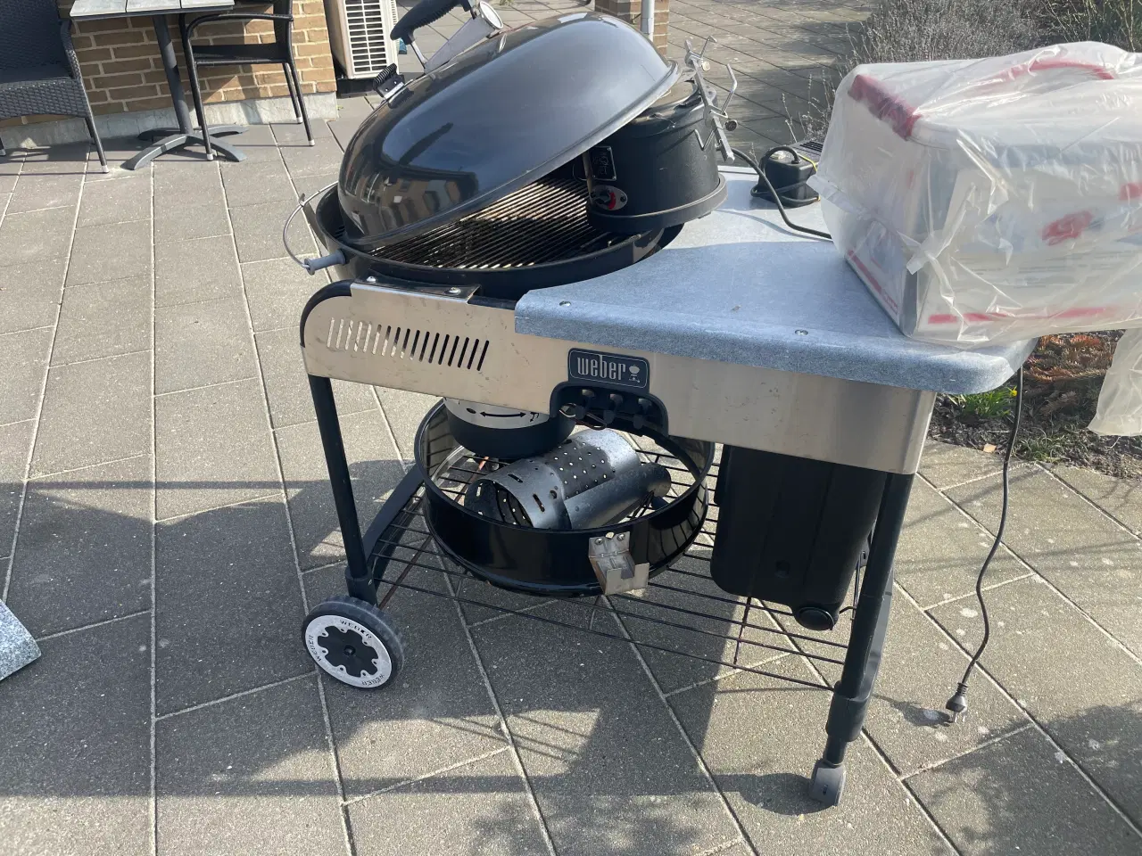 Billede 1 - Grill Weber med bord