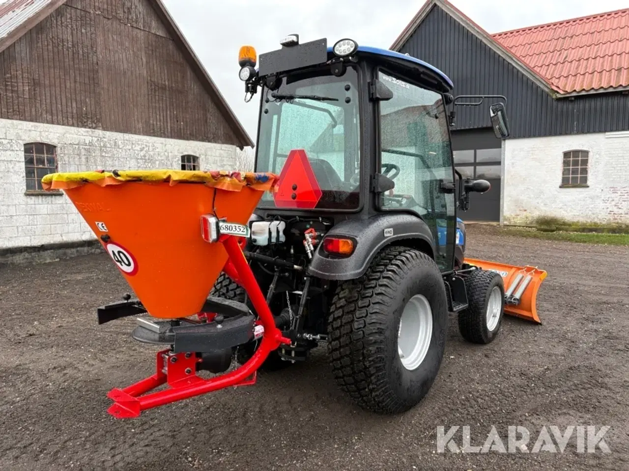 Billede 3 - Traktor med sneplov og saltspreder Solis H26 HST