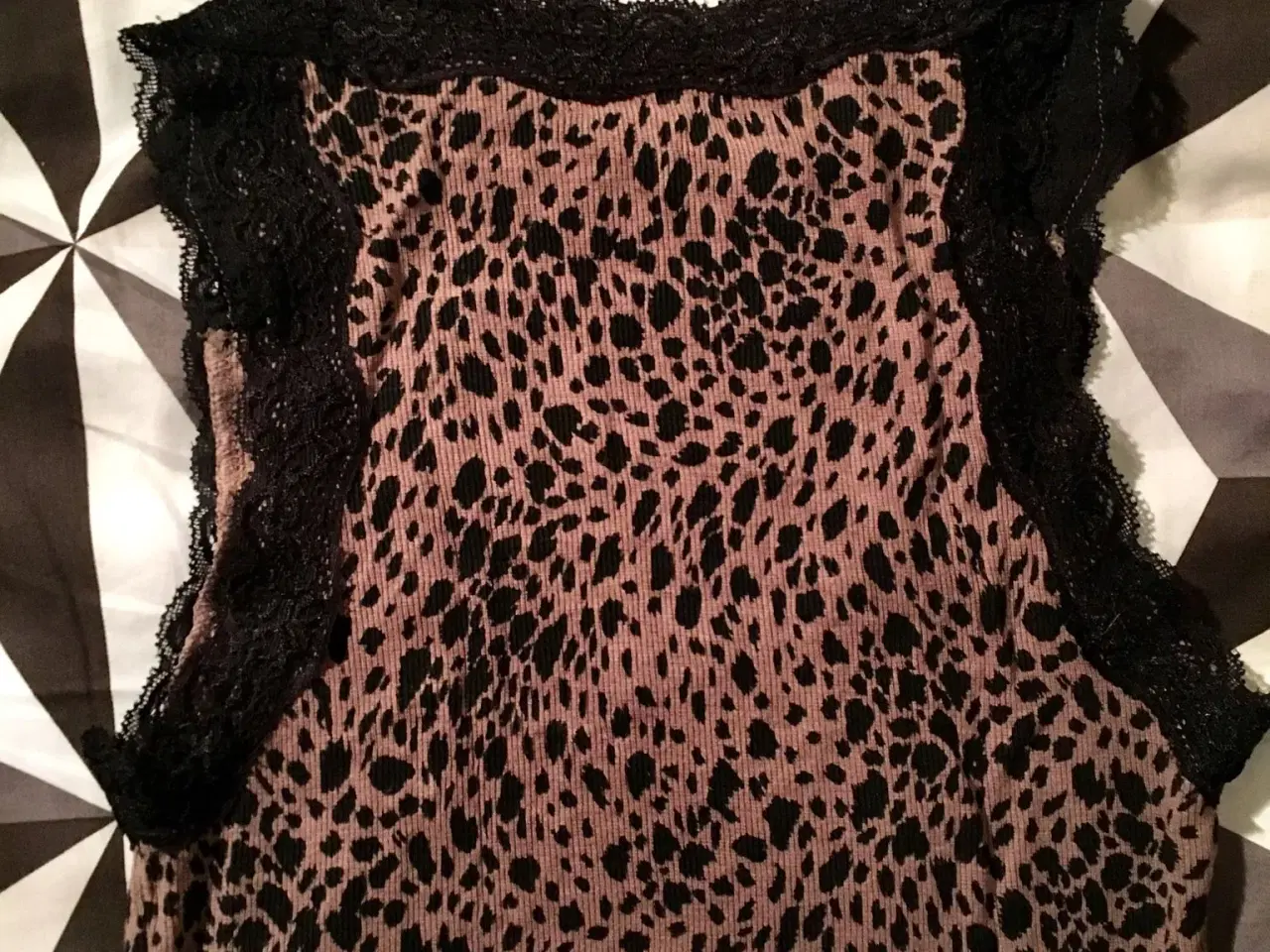 Billede 4 - Leopard print kjole til salg