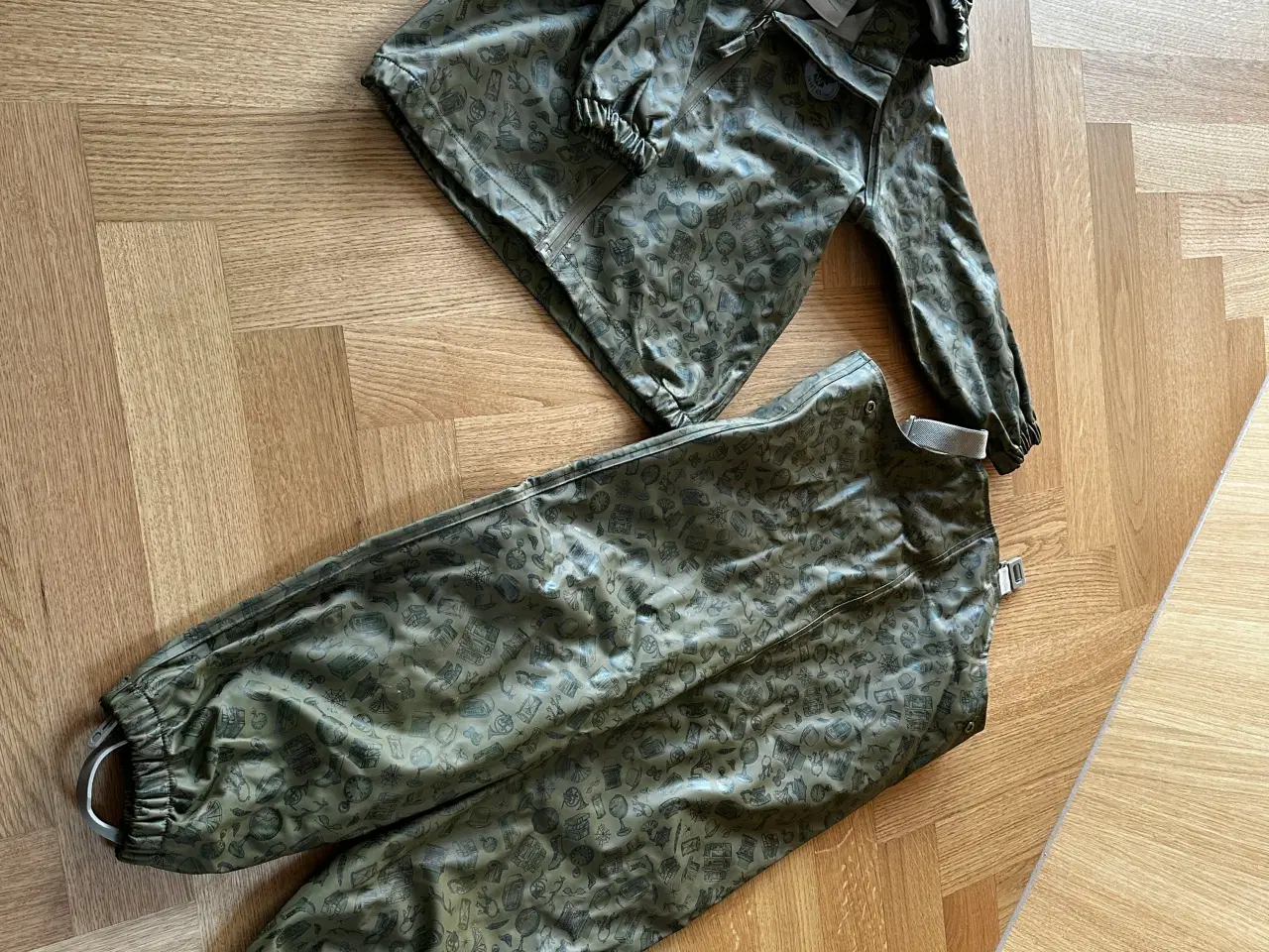 Billede 1 - Wheat regnsæt str 98