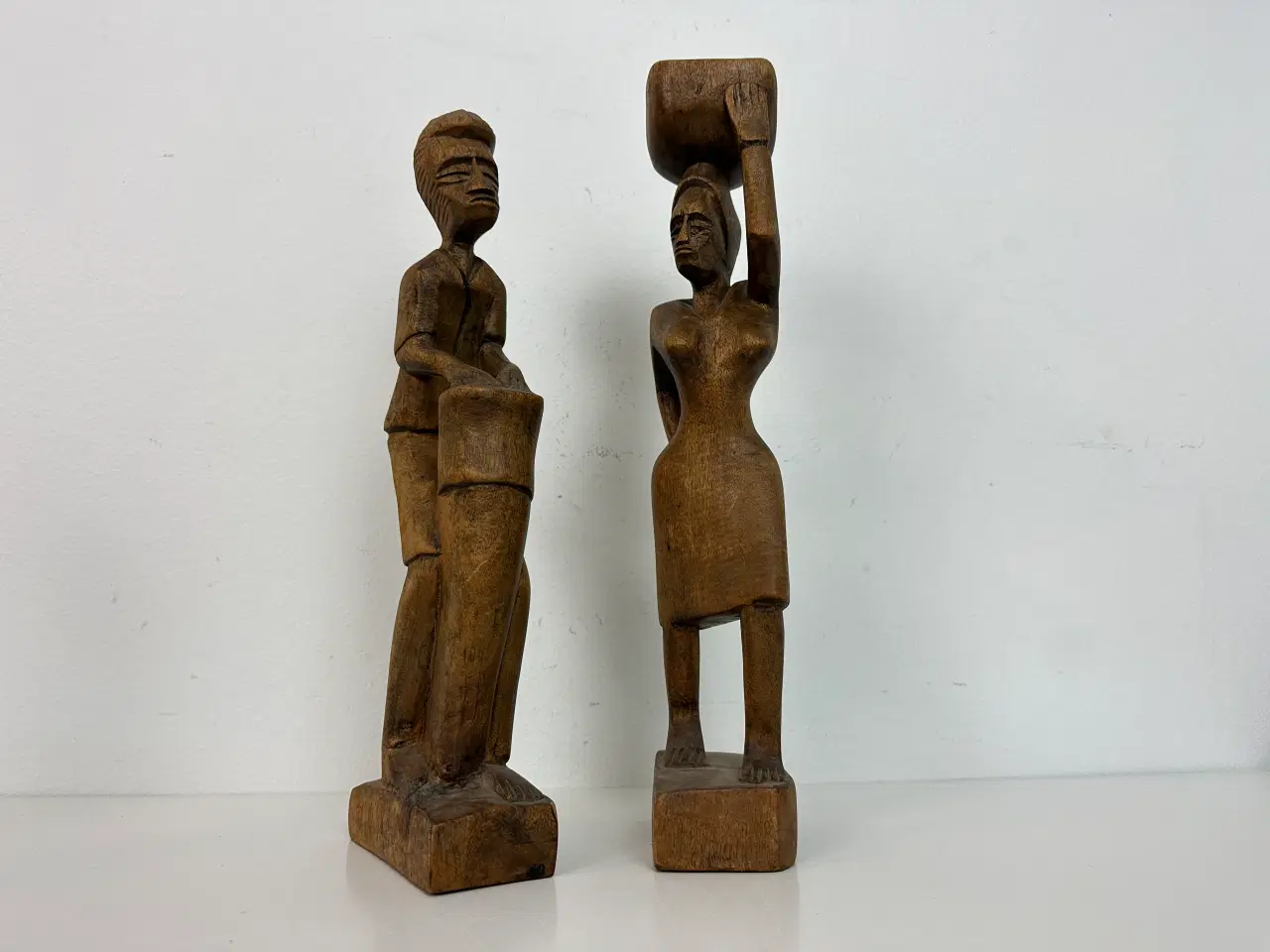 Billede 2 - 2 stk. afrikanske figurer i træ