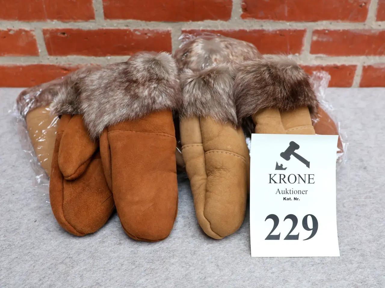 Billede 1 -  6 Par Lammeskinds luffer, foret m/uld og rævepels