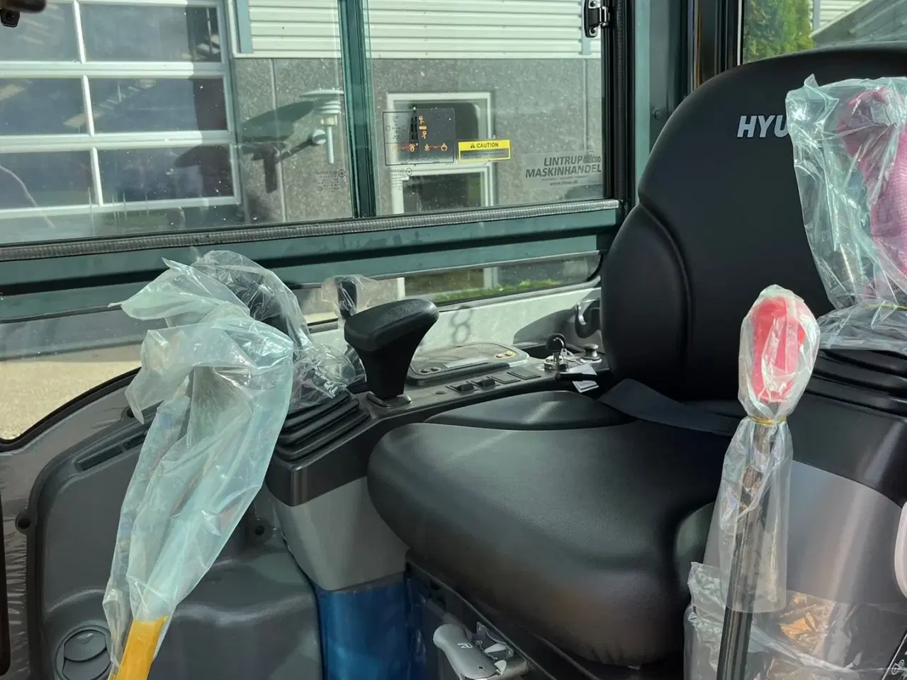 Billede 9 - Hyundai R25Z-9AK Robex med Tilt-Mann tilt skifte samt Engcon skovl. Udlejes, også med forkøbsret.