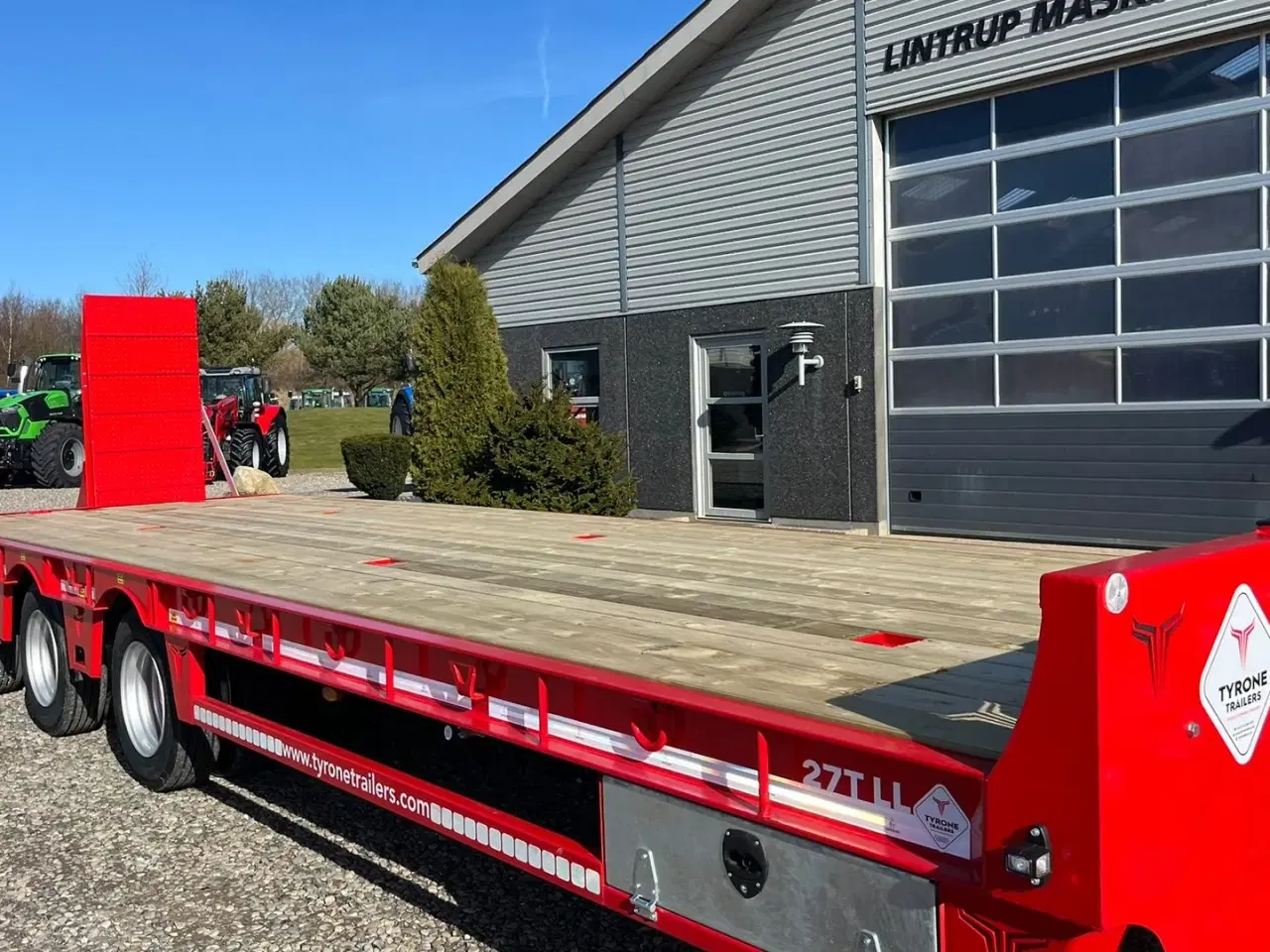 Billede 10 - Tyrone 27TLL LANG MODEL med Affjedret træk og affjedret aksler. Med hydrauliske ramper og værktøjskasse