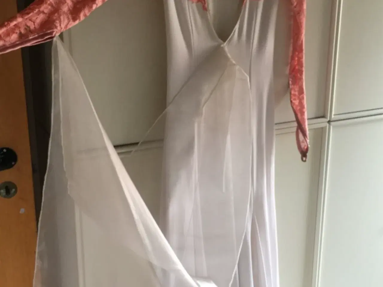 Billede 2 - Standard kjole/vals kjole 