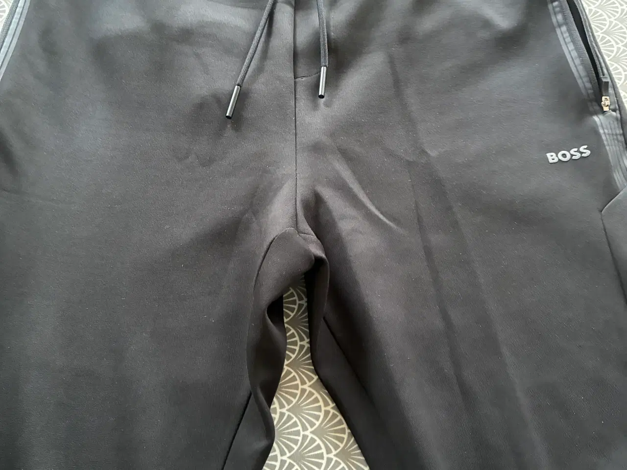 Billede 4 - Hugo Boss Track suit sort. Som nyt.