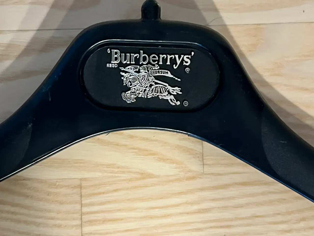 Billede 2 -  Bøjle med  Burberrys navn & Logo Gammel